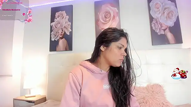 Sweetdreamses  online show from 12/12/24, 12:44