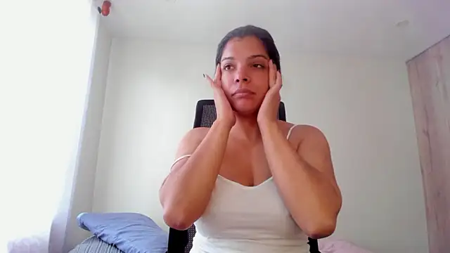 Snapshot of Sweetdreamses_ chatting on 03/06/26, 02:02 Sweetdreamses online show from 03/06/26, 02:02