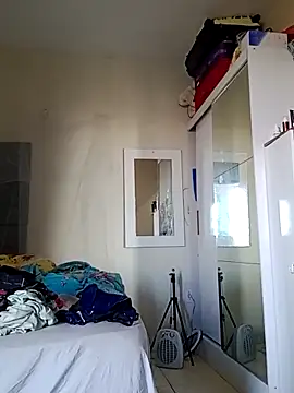 Snapshot of Indiazinhax chatting on 12/21/25, 11:06 Indiazinhax online show from 12/21/25, 11:06