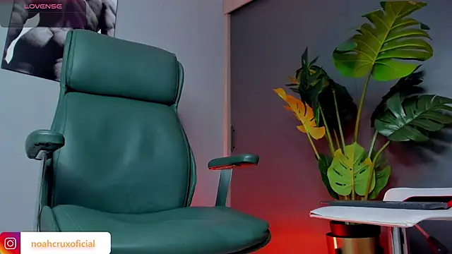 noah crux online show from 04/15/26, 10:32