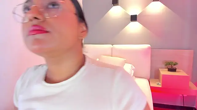 ellamontoya online show from 09/11/25, 11:21