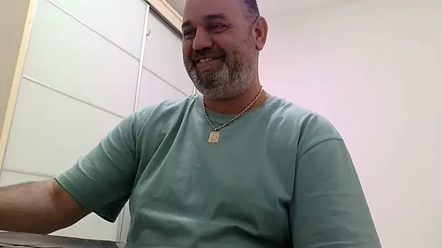 Snapshot of your_man85 chatting on 02/16/25, 08:32 your man85 online show from 02/16/25, 08:32