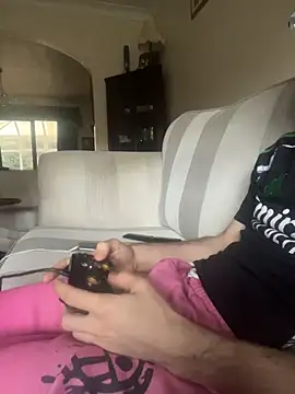 EE123458 online show from 11/07/25, 03:01