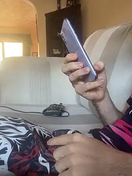 EE123458 online show from 11/17/25, 12:55