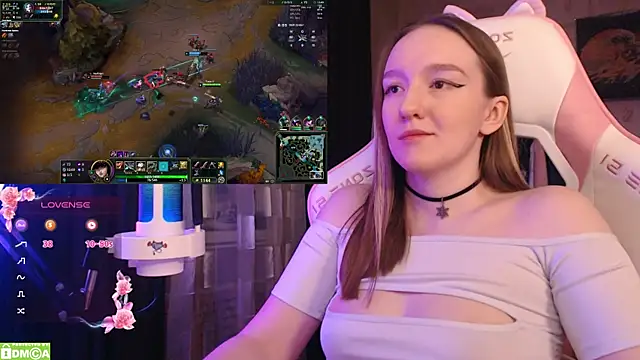 MoonlishSiren online show from 02/15/25, 08:11