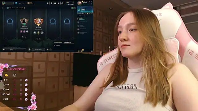 MoonlishSiren online show from 10/19/25, 08:53