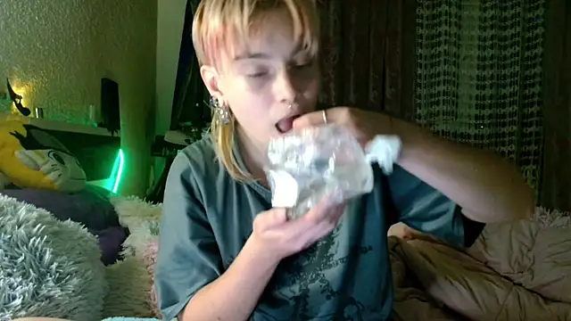 Sophie Bell online show from 05/16/26, 06:28