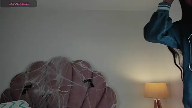 Nicole Paradise online show from 10/15/25, 11:54