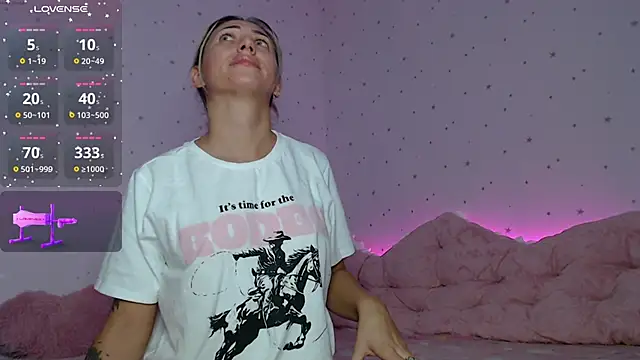 Snapshot of DeeaFUN25 chatting on 10/31/25, 03:46 DeeaFUN25 online show from 10/31/25, 03:46