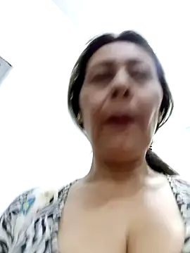 Snapshot of Mia-funny20 chatting on 12/13/24, 10:45 Mia-funny20 online show from 12/13/24, 10:45
