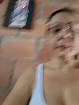 Snapshot of Mia-funny20 chatting on 11/14/25, 08:29 Mia-funny20 online show from 11/14/25, 08:29