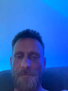 Snapshot of Bro4bro0040 chatting on 11/11/25, 03:28 Bro4bro0040 online show from 11/11/25, 03:28