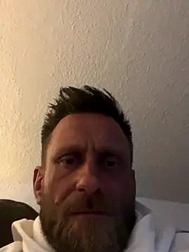 Snapshot of Bro4bro0040 chatting on 11/12/25, 01:39 Bro4bro0040 online show from 11/12/25, 01:39