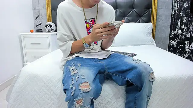 Snapshot of MarcusCollinss_ chatting on 12/06/24, 12:49 MarcusCollinss online show from 12/06/24, 12:49