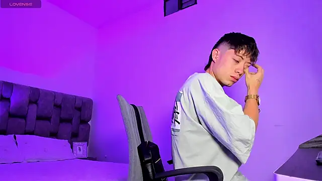 Snapshot of MarcusCollinss_ chatting on 12/09/24, 01:02 MarcusCollinss online show from 12/09/24, 01:02