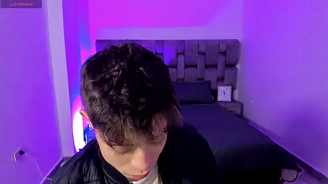 Snapshot of MarcusCollinss_ chatting on 12/18/24, 12:07 MarcusCollinss online show from 12/18/24, 12:07