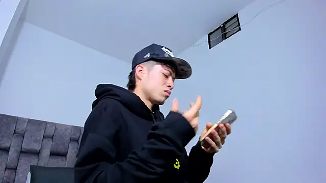 Snapshot of MarcusCollinss_ chatting on 12/19/24, 12:12 MarcusCollinss online show from 12/19/24, 12:12