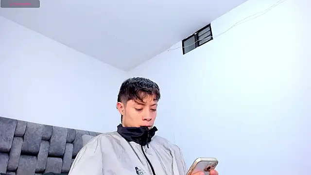 Snapshot of MarcusCollinss_ chatting on 12/20/24, 12:16 MarcusCollinss online show from 12/20/24, 12:16