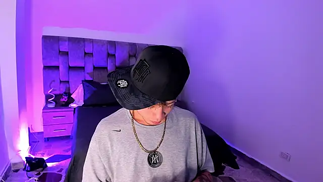 Snapshot of MarcusCollinss_ chatting on 12/27/24, 06:20 MarcusCollinss online show from 12/27/24, 06:20