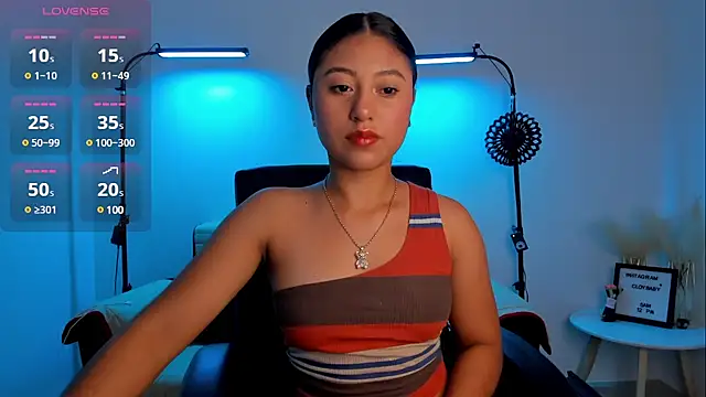 Snapshot of cloy_baby__ chatting on 12/23/24, 10:53 cloy baby online show from 12/23/24, 10:53