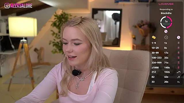 LexieLoree online show from 01/11/26, 04:06