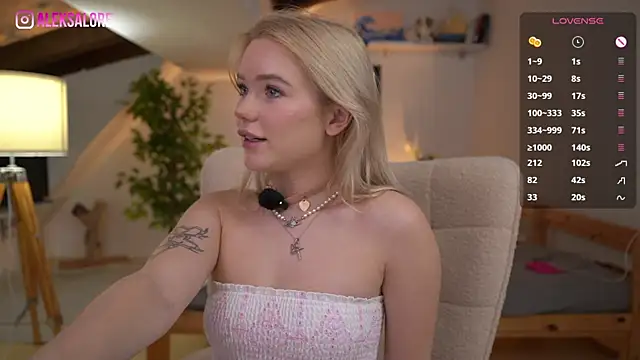 LexieLoree online show from 01/17/26, 04:06