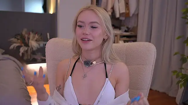 LexieLoree online show from 04/06/26, 02:42