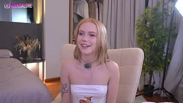 LexieLoree online show from 05/22/26, 03:13