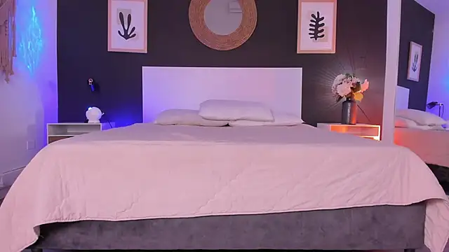 VioletPaket online show from 10/08/25, 11:30