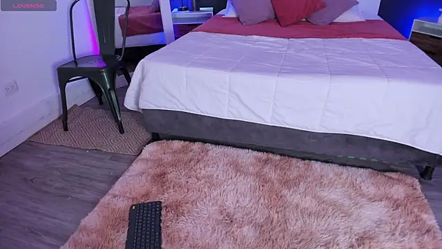 VioletPaket online show from 04/06/26, 11:33