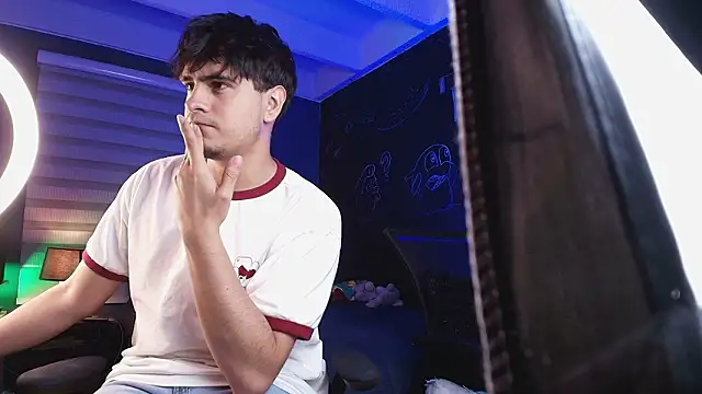 Snapshot of thiago_rockwelll chatting on 03/31/26, 03:30 thiago rockwelll online show from 03/31/26, 03:30