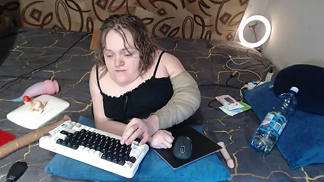 Snapshot of MiniNatalie chatting on 02/22/25, 11:35 MiniNatalie online show from 02/22/25, 11:35