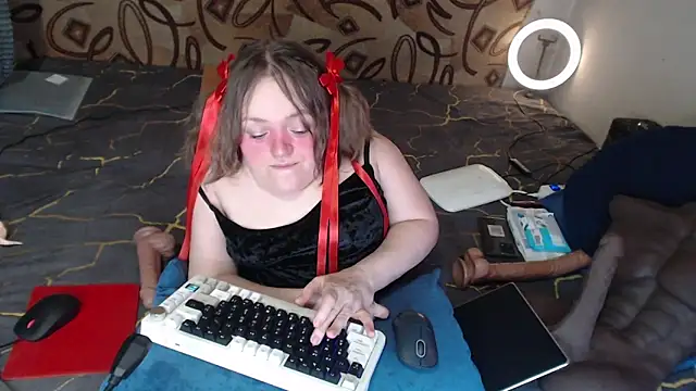 Snapshot of MiniNatalie chatting on 03/08/25, 02:34 MiniNatalie online show from 03/08/25, 02:34