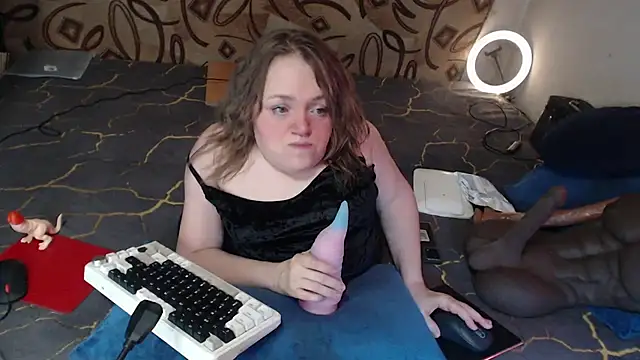 Snapshot of MiniNatalie chatting on 03/11/25, 04:32 MiniNatalie online show from 03/11/25, 04:32