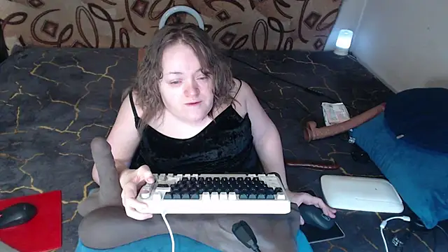 Snapshot of MiniNatalie chatting on 03/18/25, 11:42 MiniNatalie online show from 03/18/25, 11:42