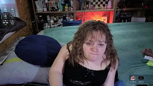 Snapshot of MiniNatalie chatting on 11/16/25, 03:12 MiniNatalie online show from 11/16/25, 03:12