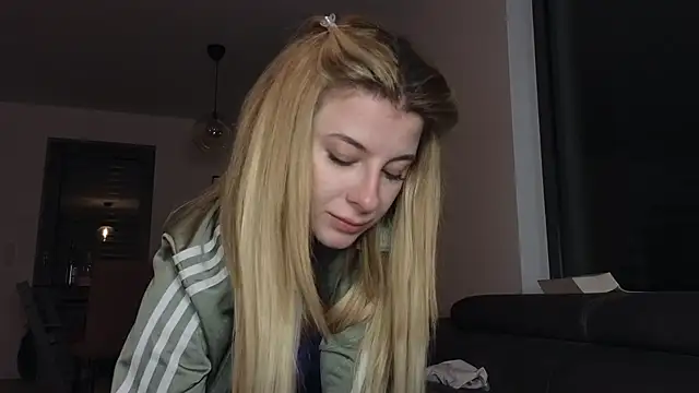 Mia-Minou online show from 02/17/25, 10:36