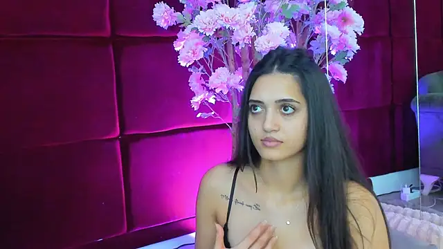 Snapshot of Alexxa chatting on 10/17/25, 05:59 Alexxa online show from 10/17/25, 05:59