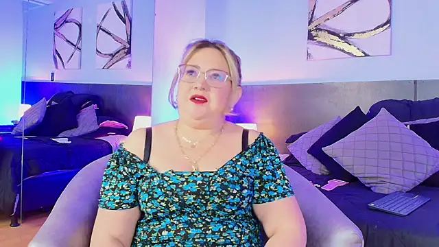 Snapshot of MartinaCaycedo chatting on 01/25/25, 10:08 MartinaCaycedo online show from 01/25/25, 10:08