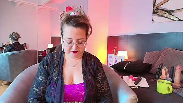 Snapshot of MartinaCaycedo chatting on 02/25/25, 12:55 MartinaCaycedo online show from 02/25/25, 12:55