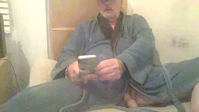 Snapshot of oldenglishguy chatting on 11/27/25, 08:11 oldenglishguy online show from 11/27/25, 08:11