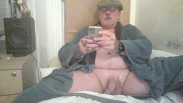 Snapshot of oldenglishguy chatting on 02/19/26, 08:38 oldenglishguy online show from 02/19/26, 08:38