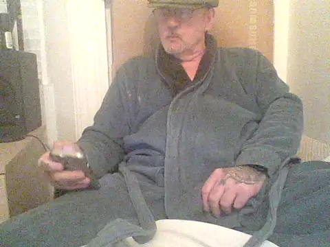 Snapshot of oldenglishguy chatting on 03/04/26, 07:42 oldenglishguy online show from 03/04/26, 07:42