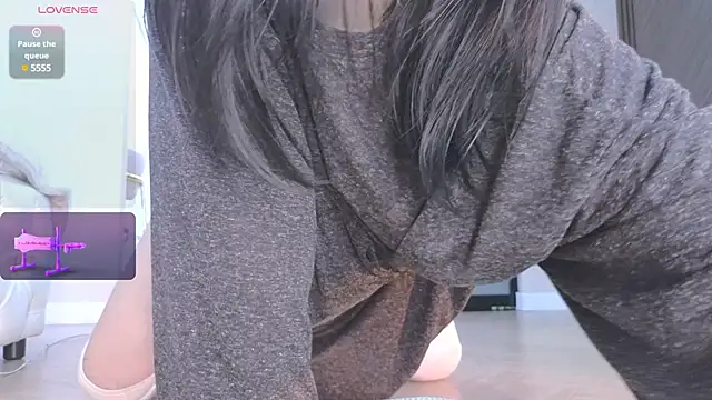 Snapshot of Ake_Mi chatting on 03/01/25, 09:29 Ake Mi online show from 03/01/25, 09:29