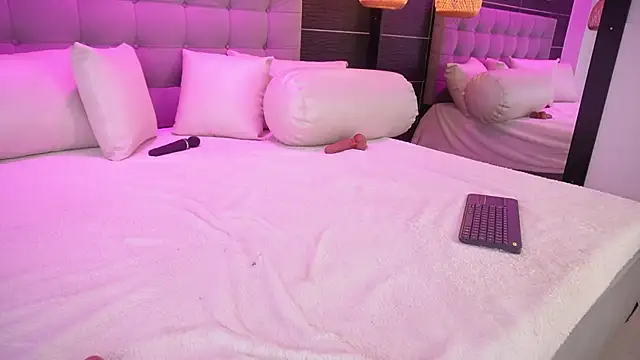 Snapshot of Bella_TS_ chatting on 03/06/25, 12:54 Bella TS online show from 03/06/25, 12:54