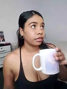 Snapshot of Fanny_Klean chatting on 02/13/25, 06:20 Fanny Klean online show from 02/13/25, 06:20