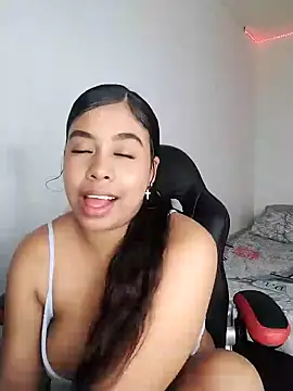 Snapshot of Fanny_Klean chatting on 03/20/25, 03:45 Fanny Klean online show from 03/20/25, 03:45