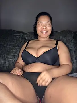 Snapshot of MissAriisback chatting on 11/21/25, 12:37 MissAriisback online show from 11/21/25, 12:37