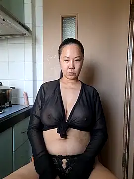 Snapshot of LenaShow chatting on 11/12/25, 04:57 LenaShow online show from 11/12/25, 04:57