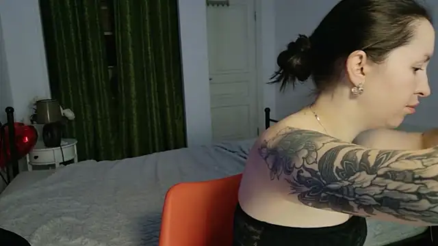 VioletCatt online show from 04/07/26, 05:41